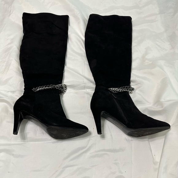 Velvet Heart Shoes - Velvet heart chained black boots size 9.5